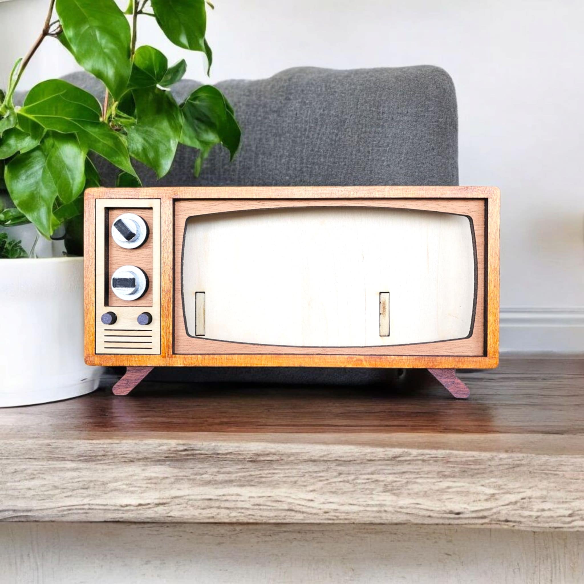 Retro TV Phone Stand, Front view